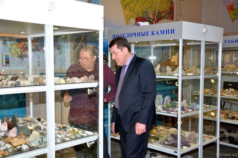 Сайт мир барнаул. Музей мир камня Барнаул. Музей камня Барнаул. Мир камня Барнаул.